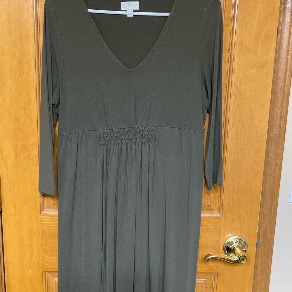 EUC Knee length maternity dress